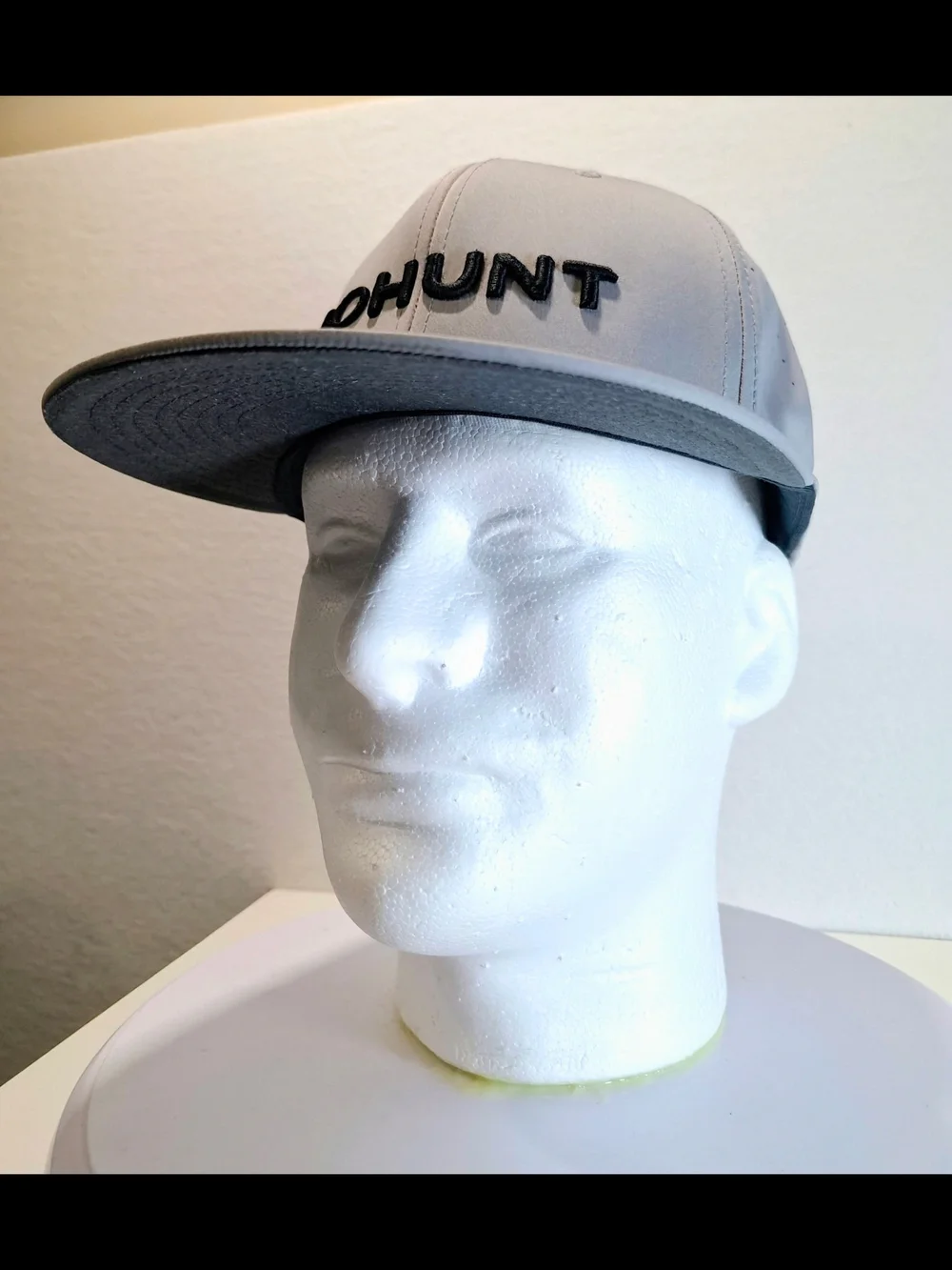 GOHUNT Men's Gray Logo Snapback Hat